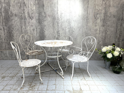 2 Metal Garden Chairs + 2 Carvers + Circular Table