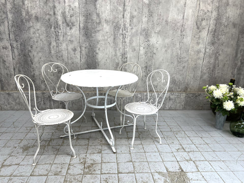 4 Metal Garden Chairs and Circular Table With Umbrella Hole